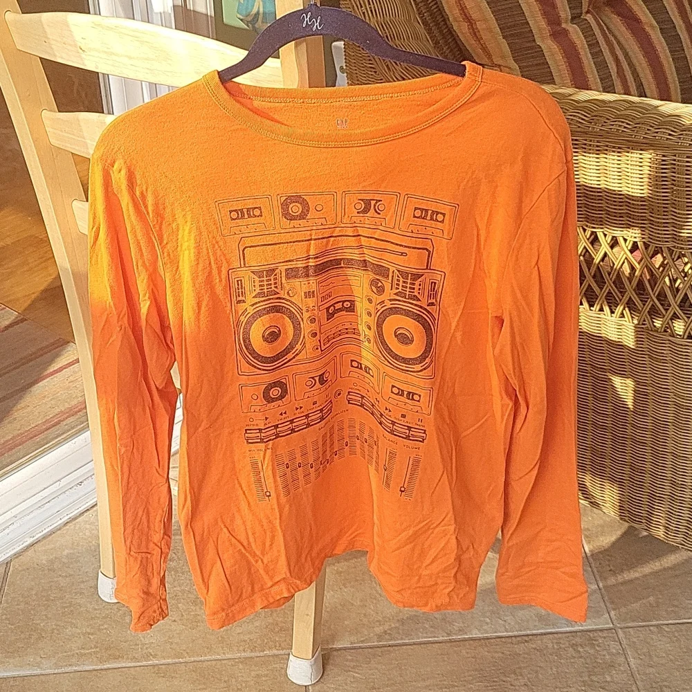Gap orange boombox graphic print 14